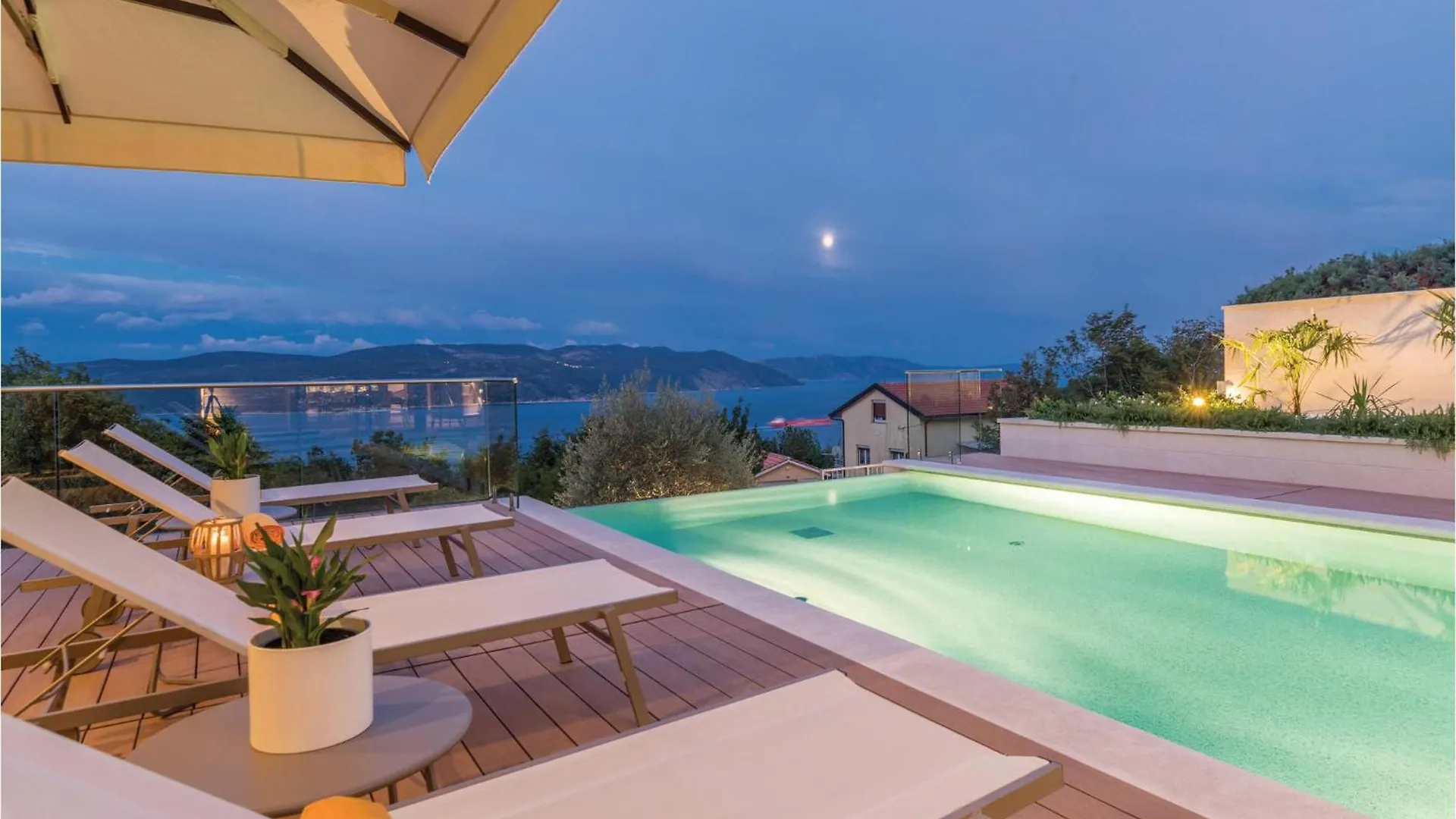 Nice Apartment In Plomin With Jacuzzi