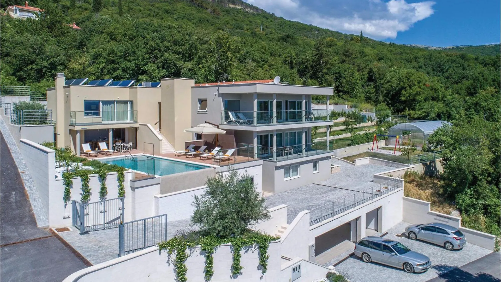 Nice Apartment In Plomin With Jacuzzi