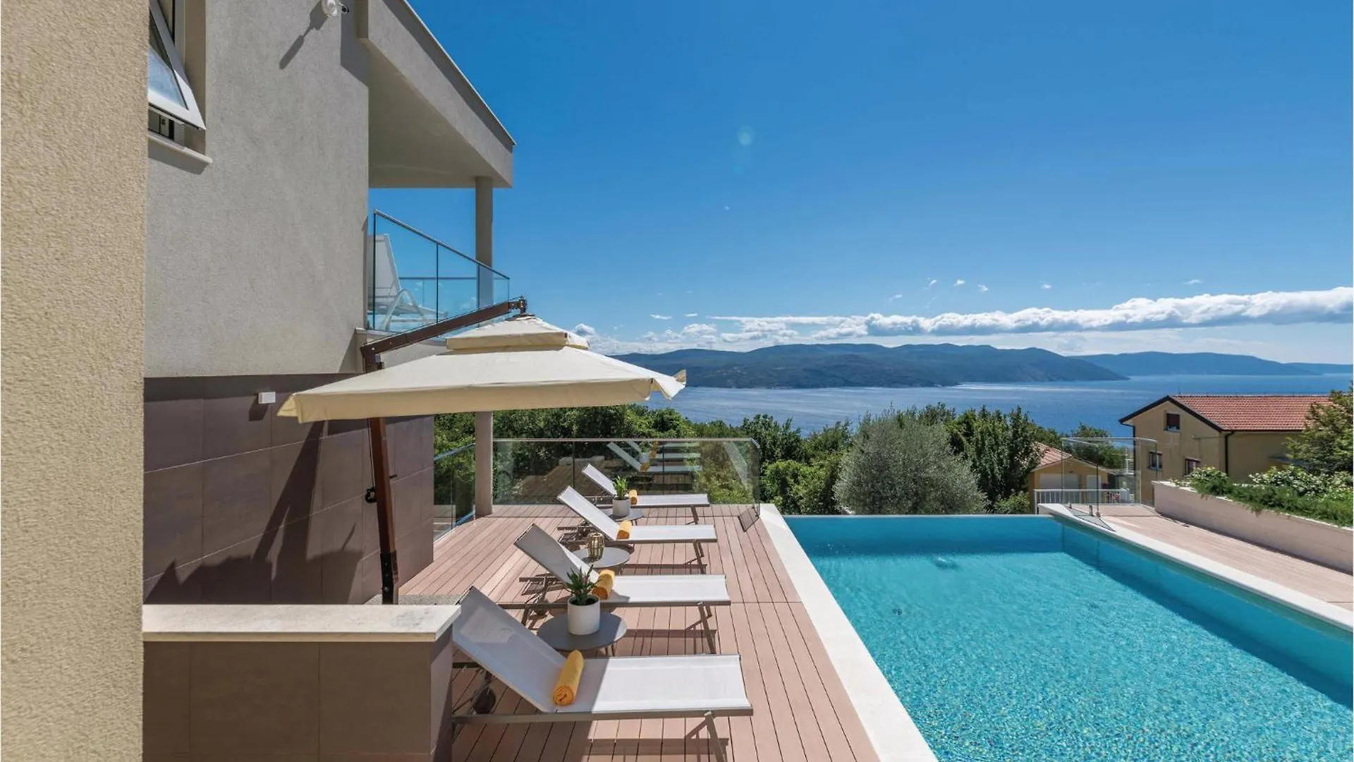 Nice Apartment In Plomin With Jacuzzi