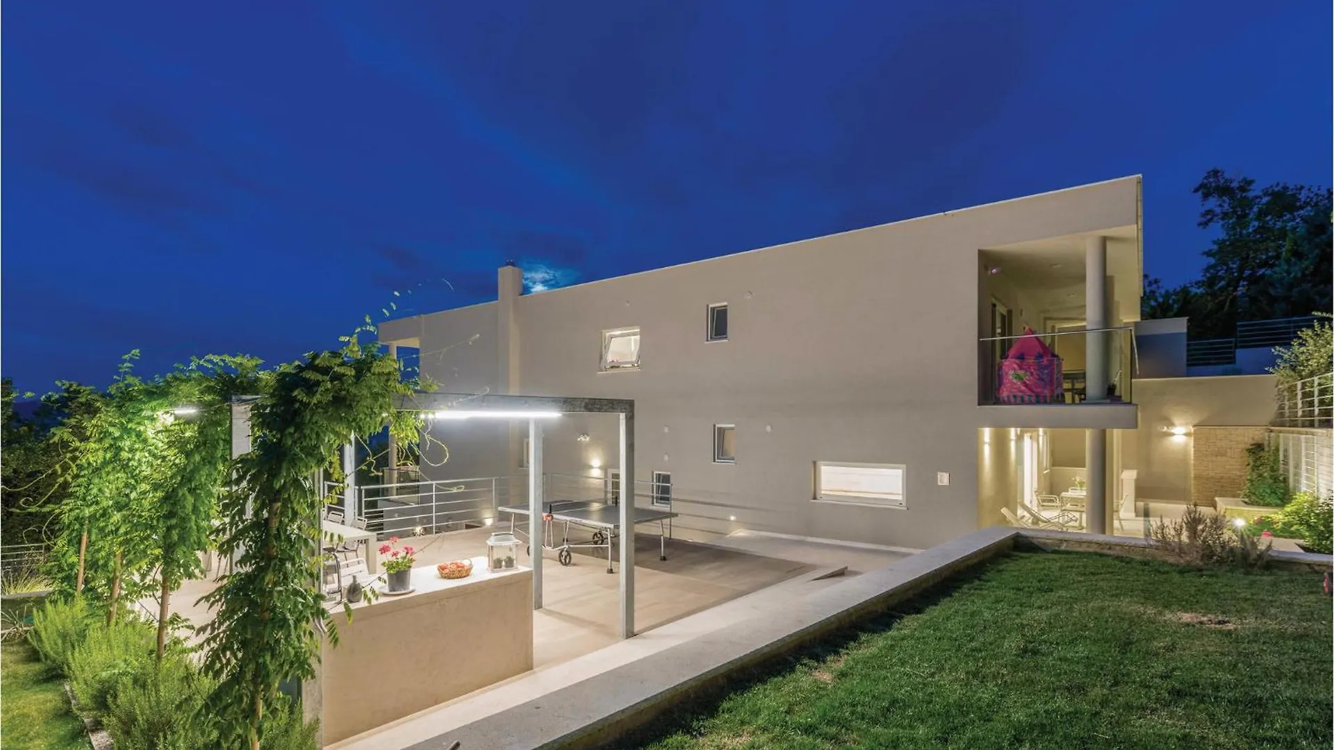Nice Apartment In Plomin With Jacuzzi