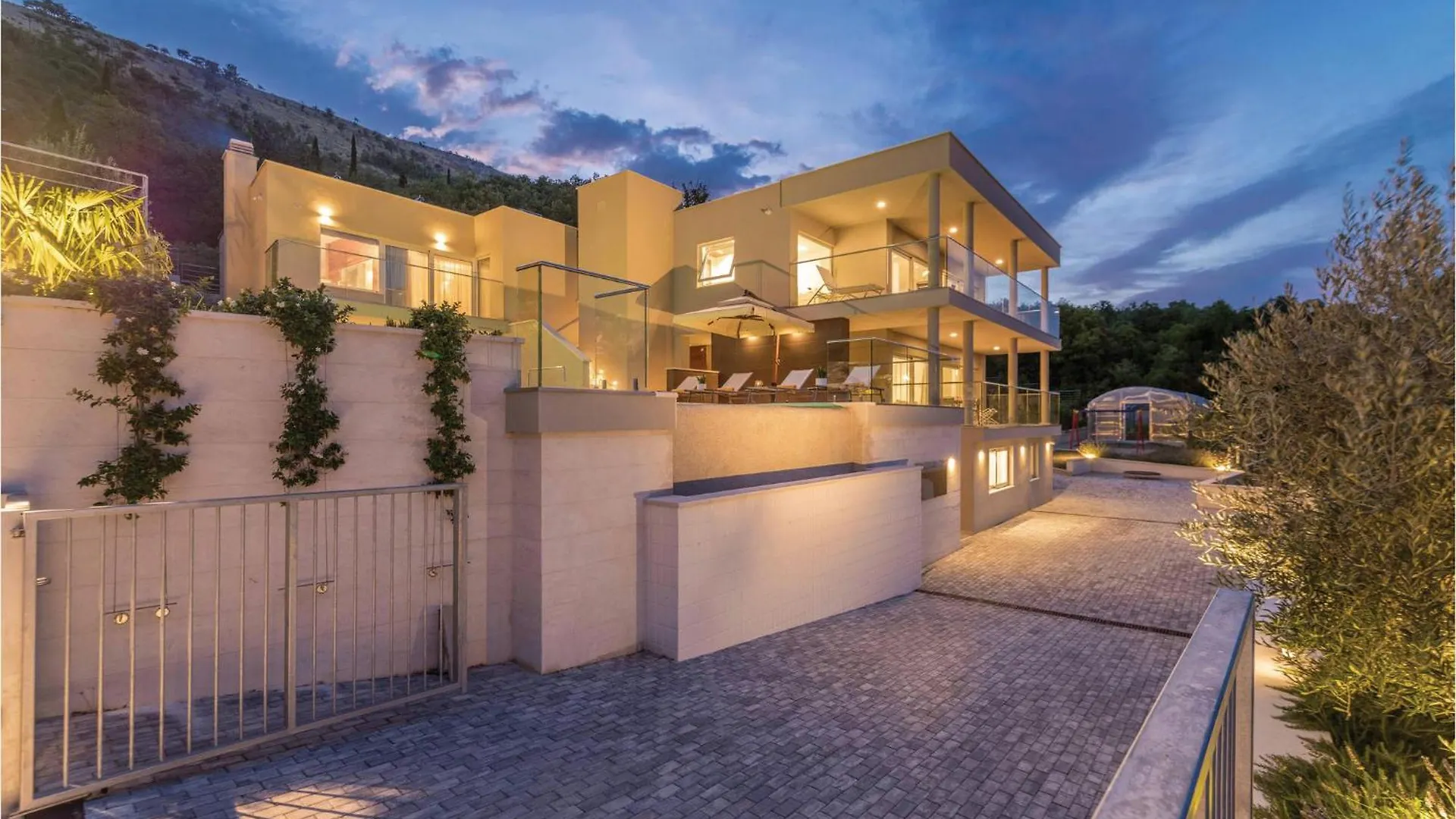 Nice Apartment In Plomin With Jacuzzi