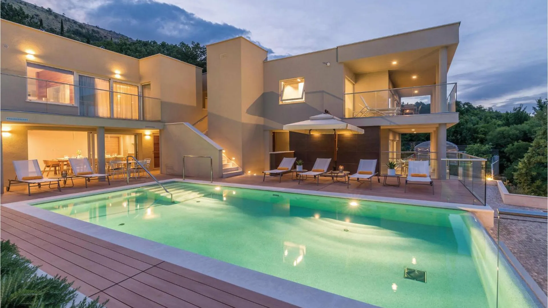 Nice Apartment In Plomin With Jacuzzi
